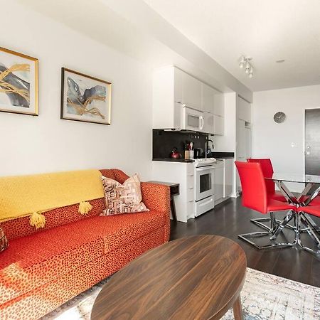 Luxury Downtown Lakeview & City View Condo Toronto Exteriör bild