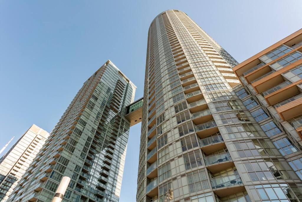 Luxury Downtown Lakeview & City View Condo Toronto Exteriör bild