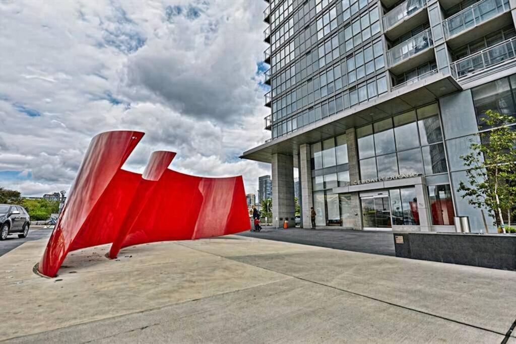 Luxury Downtown Lakeview & City View Condo Toronto Exteriör bild