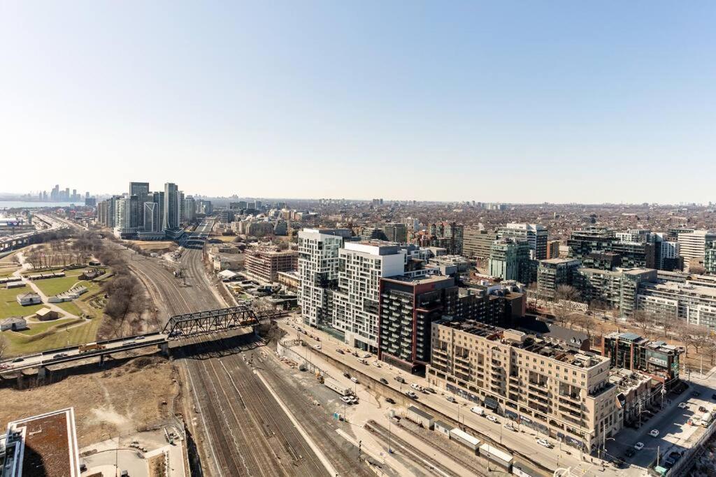 Luxury Downtown Lakeview & City View Condo Toronto Exteriör bild