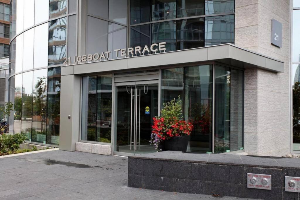 Luxury Downtown Lakeview & City View Condo Toronto Exteriör bild