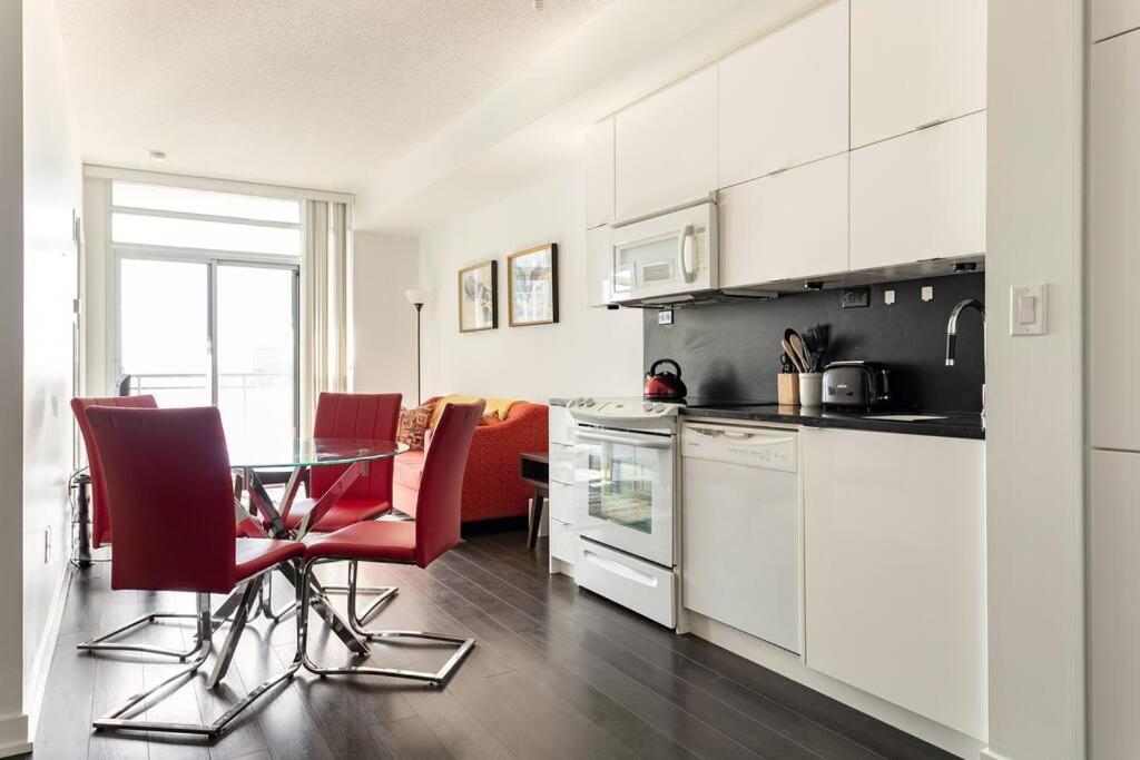 Luxury Downtown Lakeview & City View Condo Toronto Exteriör bild